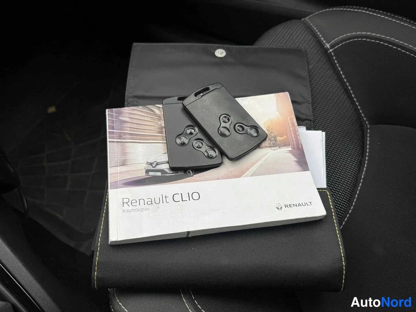 Punainen Renault Clio 2018, asiakirja, kuva 12
