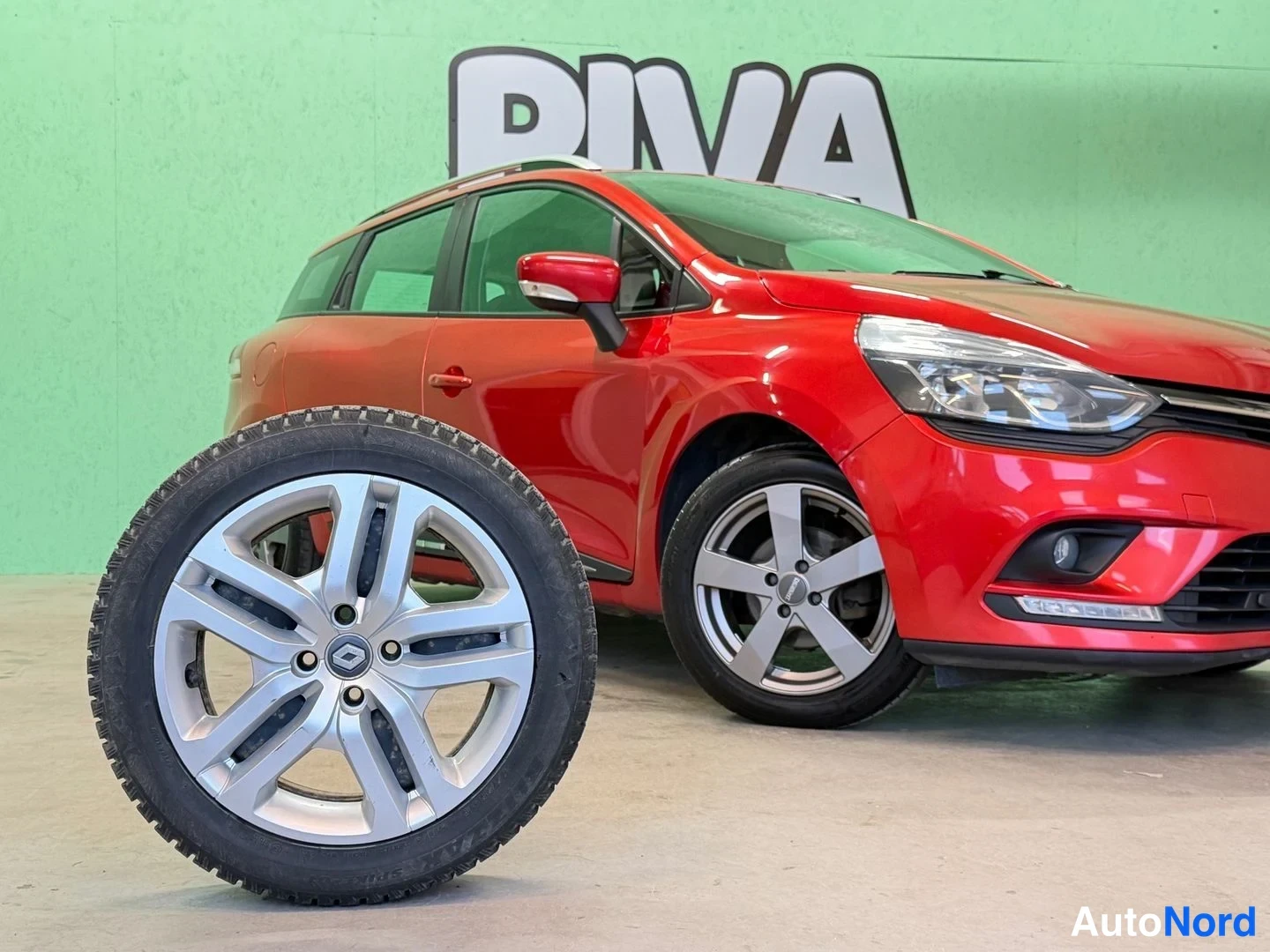 Punainen Renault Clio 2018, yksityiskohta, kuva 12