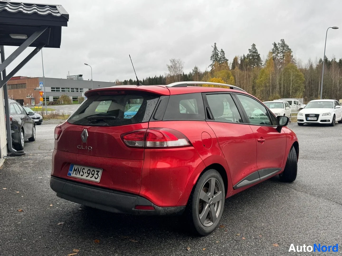 Punainen Renault Clio 2018, takaviisto, kuva 5