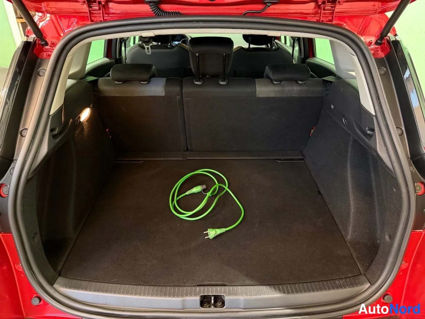 Punainen Renault Clio 2018, tavaratila, kuva 11