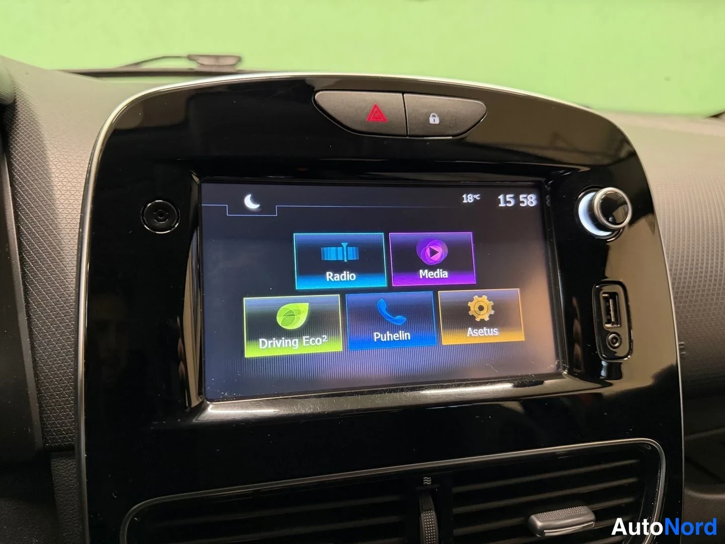 Punainen Renault Clio 2018, kuva 22
