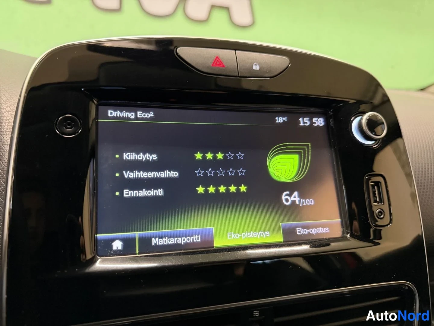 Punainen Renault Clio 2018, yksityiskohta, kuva 16