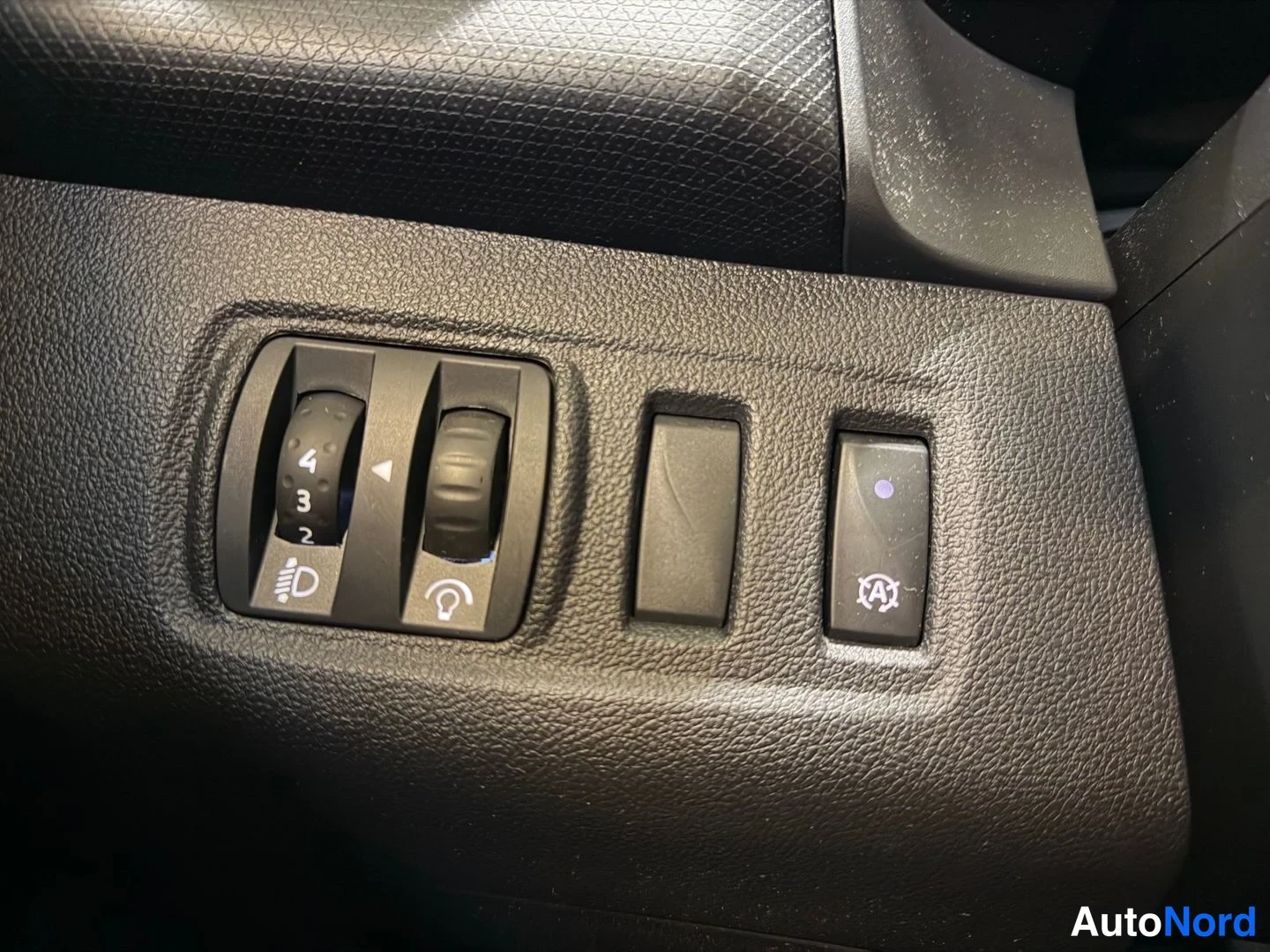Punainen Renault Clio 2018, yksityiskohta, kuva 18