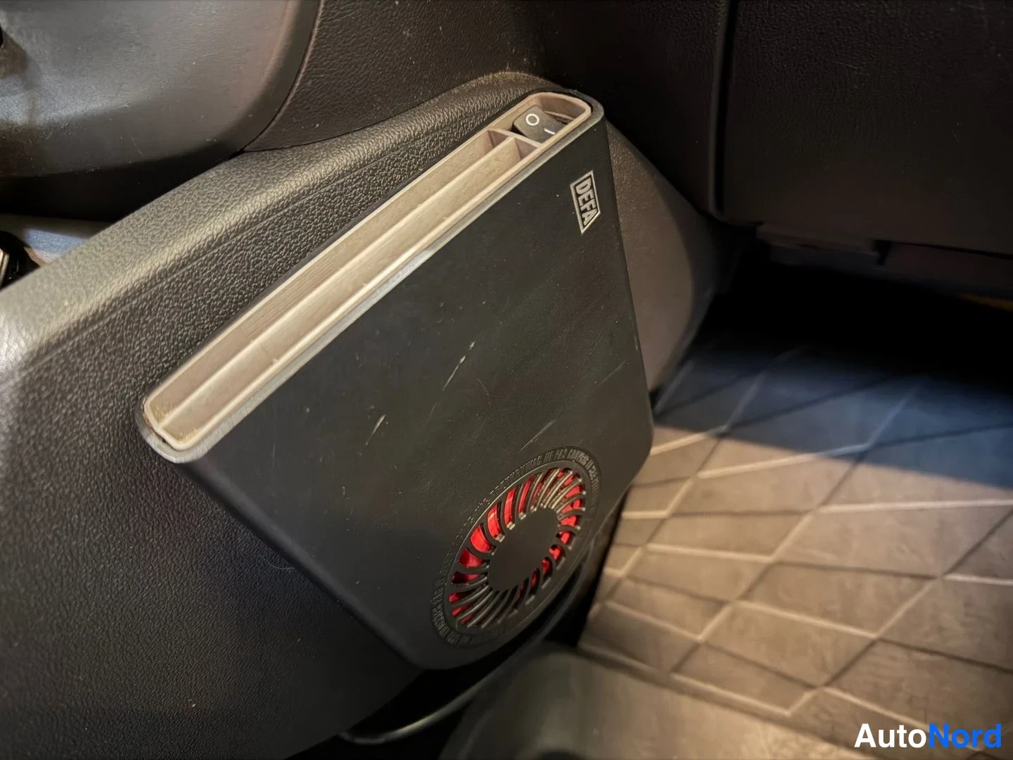 Punainen Renault Clio 2018, yksityiskohta, kuva 19
