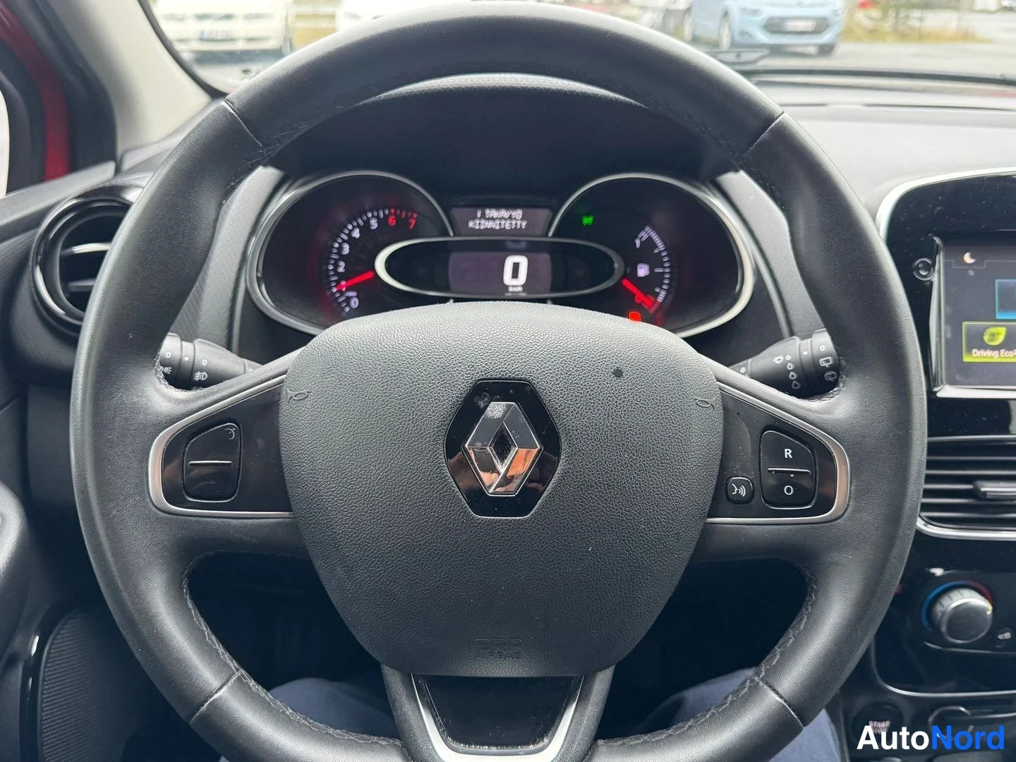 Punainen Renault Clio 2018, yksityiskohta, kuva 8