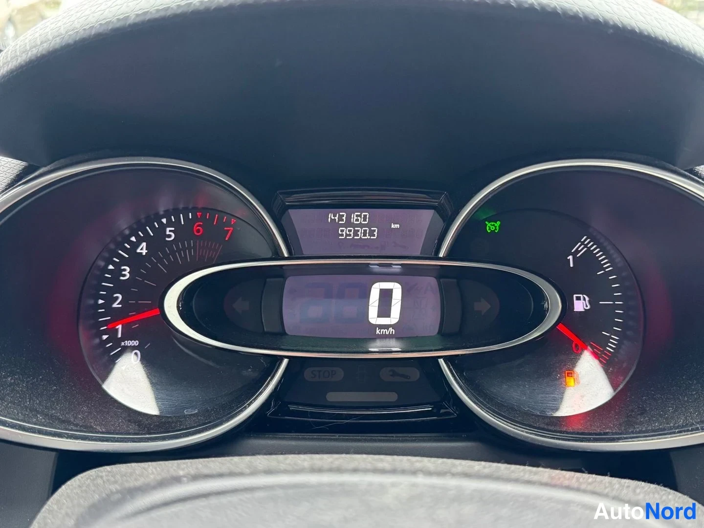 Punainen Renault Clio 2018, yksityiskohta, kuva 9