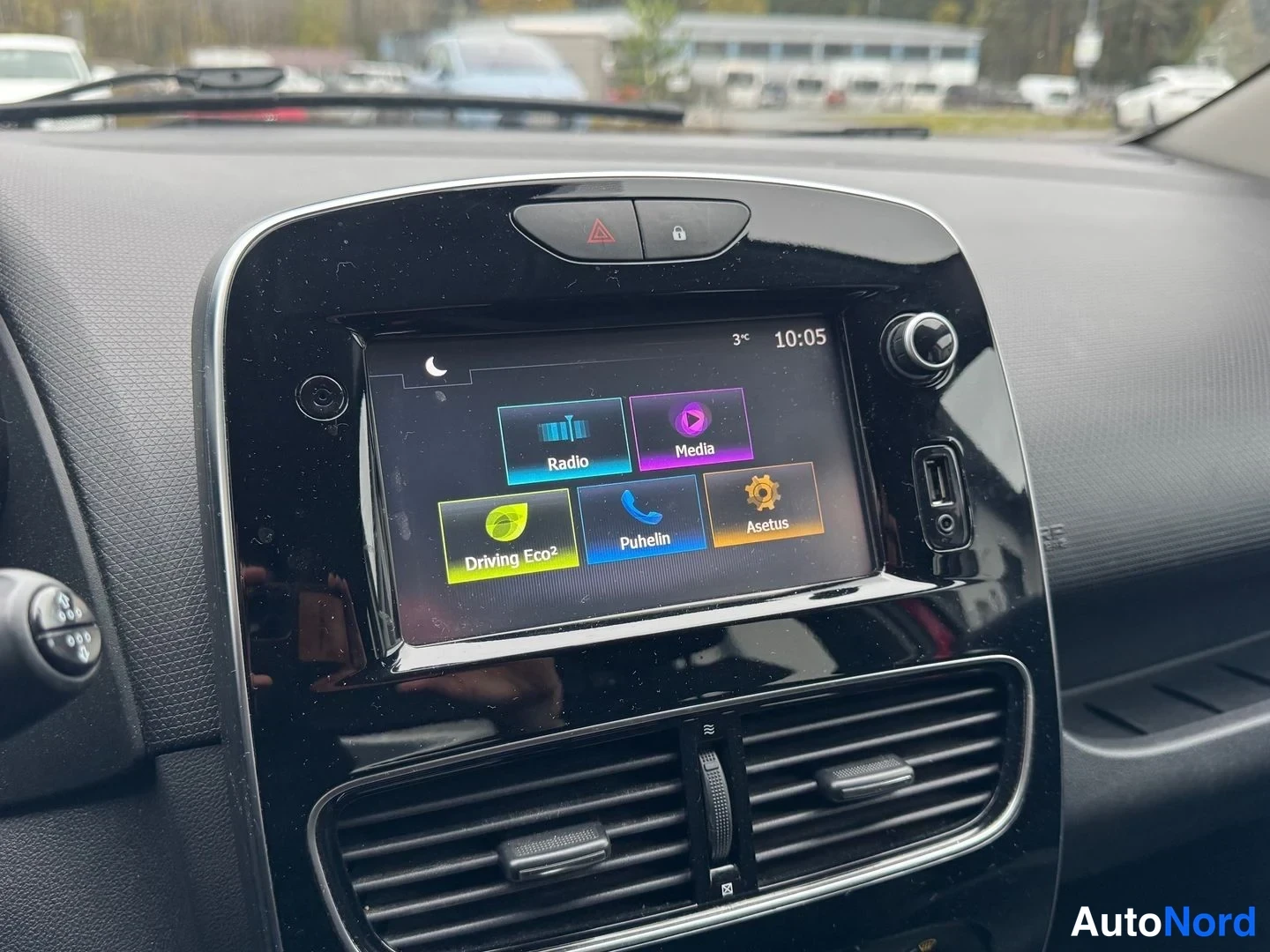 Punainen Renault Clio 2018, yksityiskohta, kuva 10
