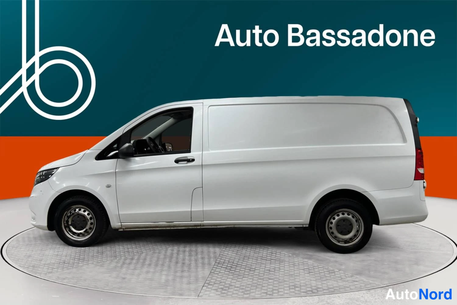 Valkoinen Mercedes-Benz Vito 109 CDI 2017, sivulta, kuva 5
