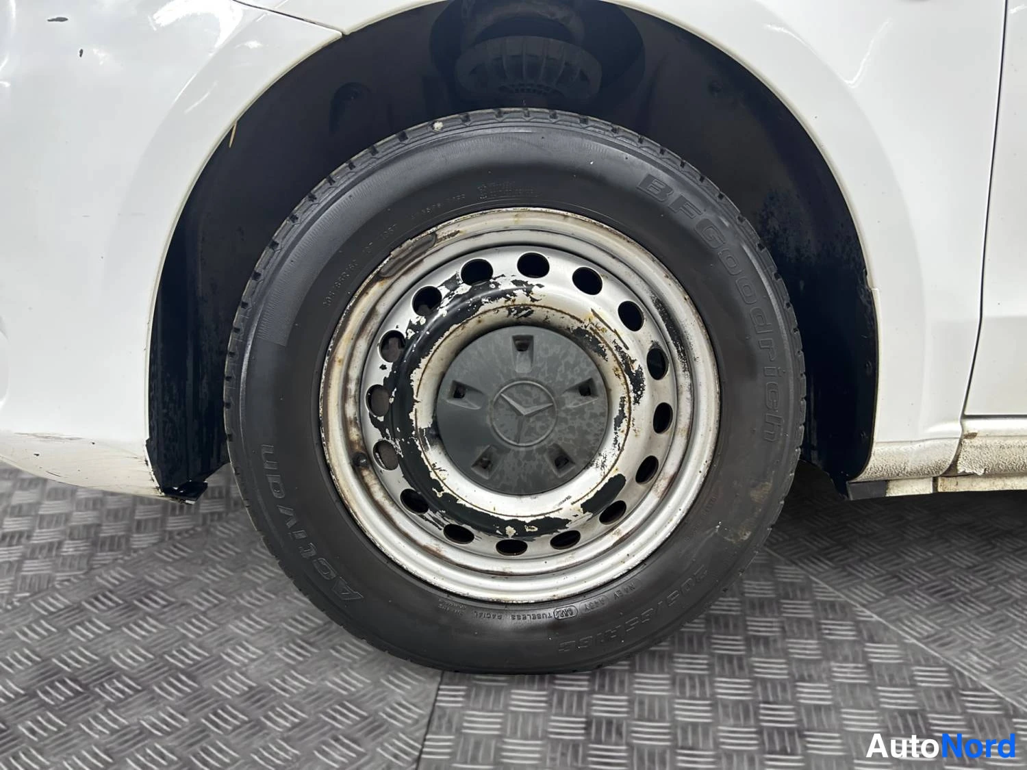 Valkoinen Mercedes-Benz Vito 109 CDI 2017, yksityiskohta, kuva 16