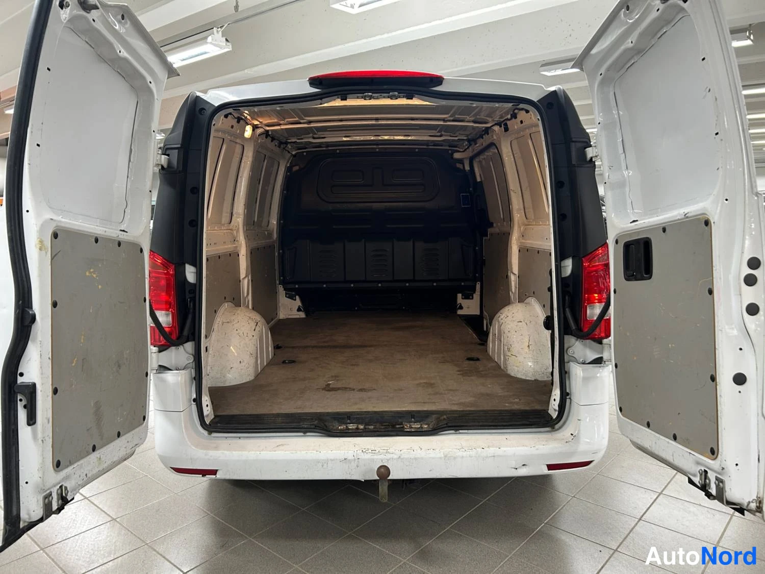 Valkoinen Mercedes-Benz Vito 109 CDI 2017, tavaratila, kuva 13