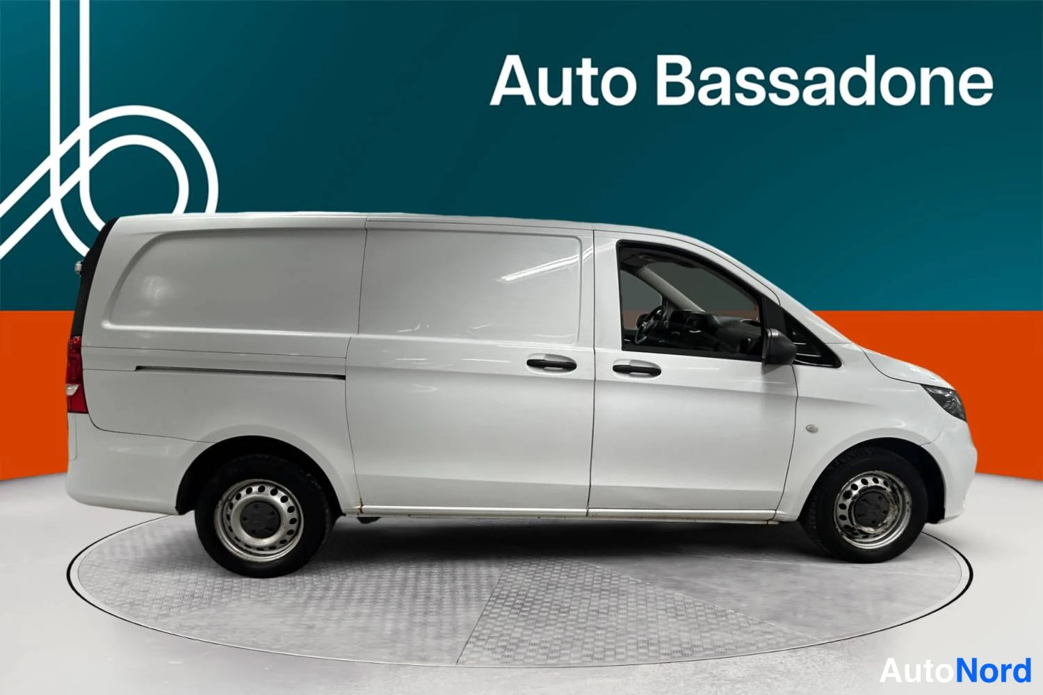 Valkoinen Mercedes-Benz Vito 109 CDI 2017, sivulta, kuva 4