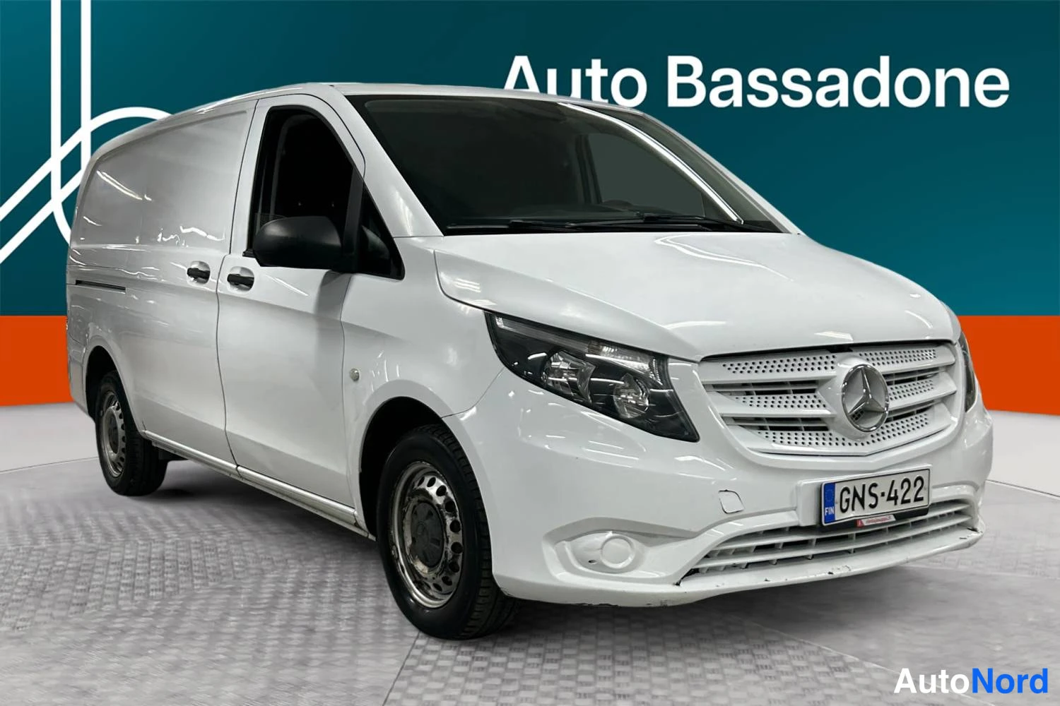 Valkoinen Mercedes-Benz Vito 109 CDI 2017, etuviisto, keula oikealle, kuva 2