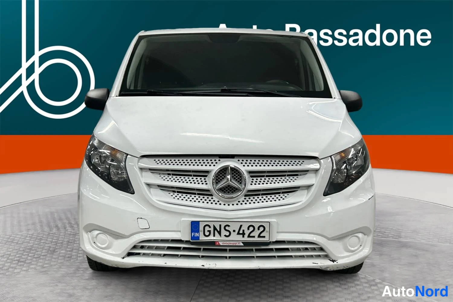 Valkoinen Mercedes-Benz Vito 109 CDI 2017, edestä, kuva 3