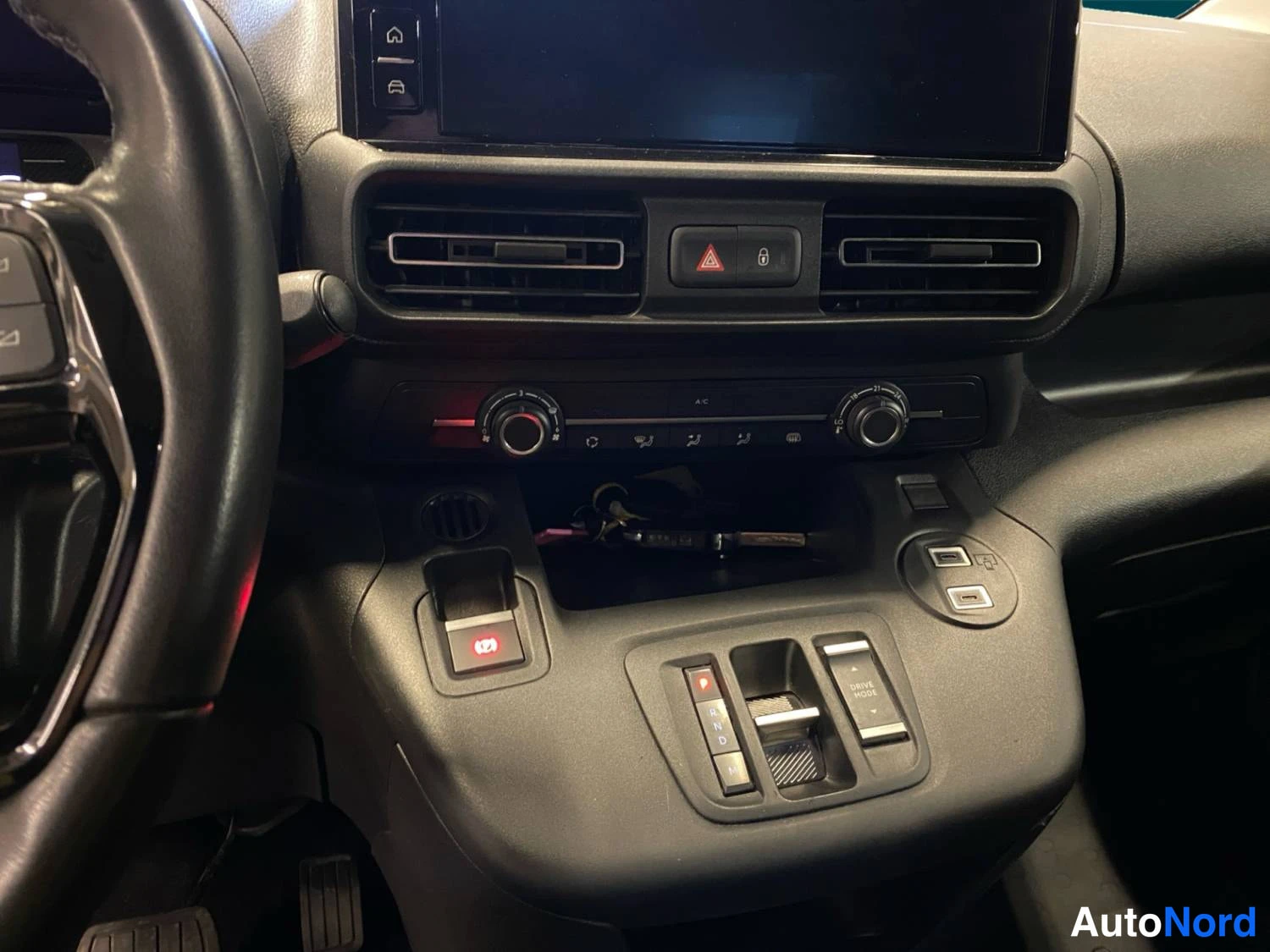Valkoinen Citroen Berlingo 2025, yksityiskohta, kuva 15