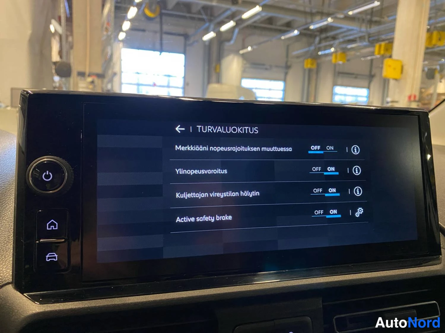 Valkoinen Citroen Berlingo 2025, kuva 27