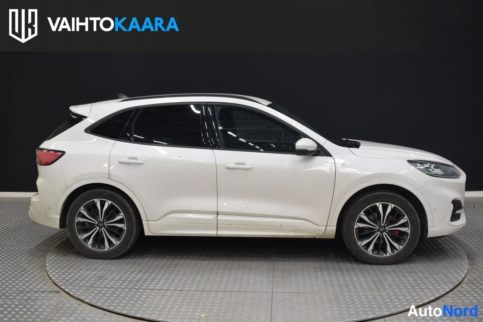 Valkoinen Ford Kuga 2021, sivulta, kuva 4