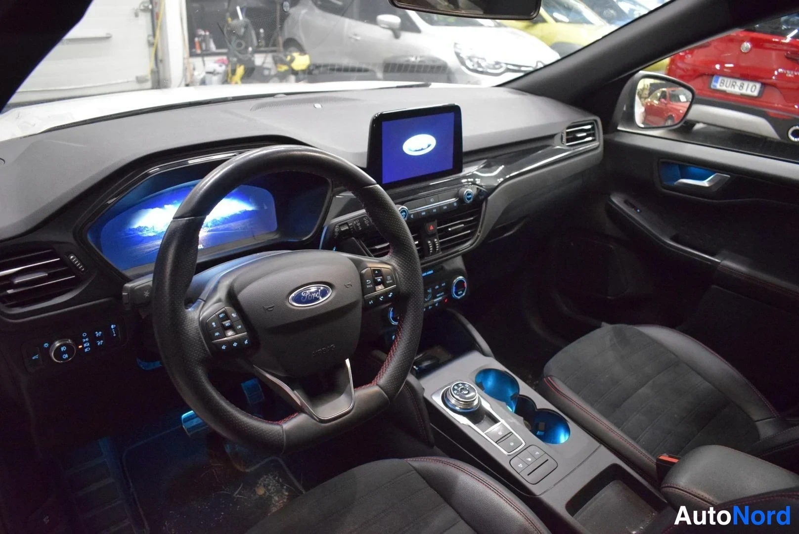 Valkoinen Ford Kuga 2021, ohjaamo, kuva 7