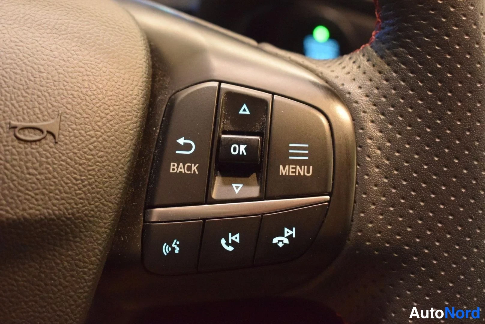 Valkoinen Ford Kuga 2021, yksityiskohta, kuva 10