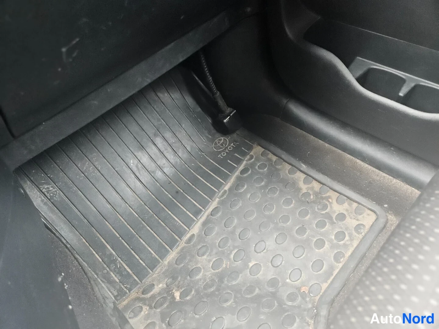 Musta Toyota Corolla Verso 2008, yksityiskohta, kuva 8