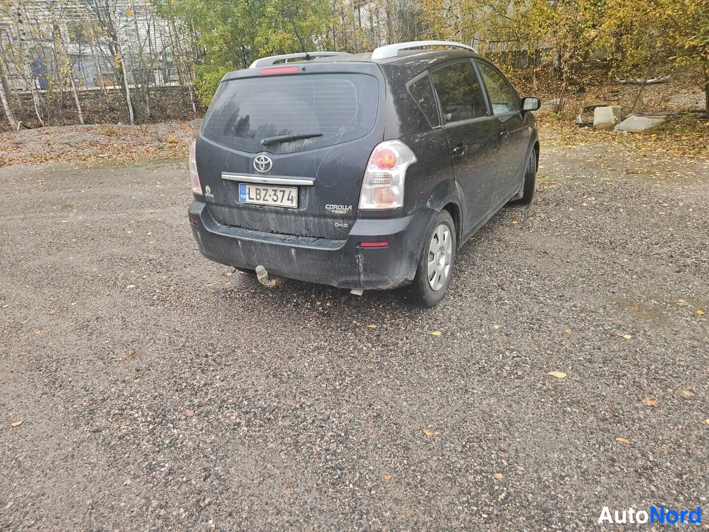 Musta Toyota Corolla Verso 2008, takaviisto, kuva 3