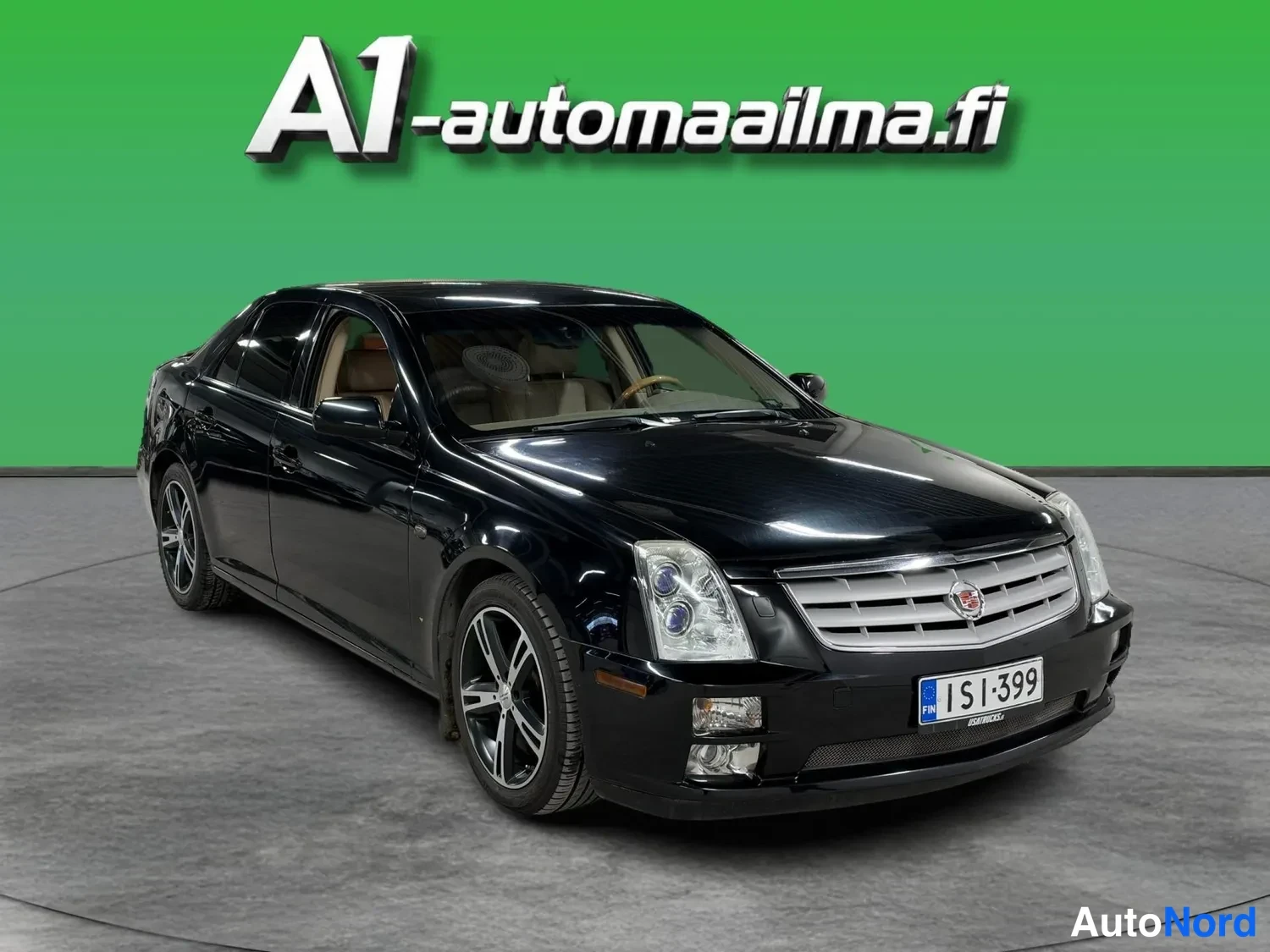 Black Cadillac STS 2005, front three-quarter, nose to the right, photo 2