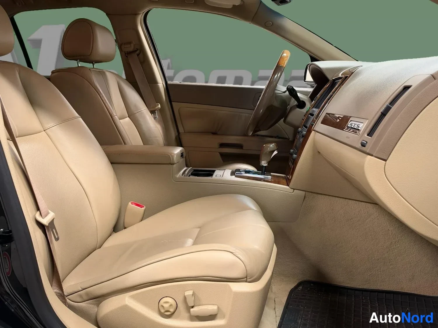 Black Cadillac STS 2005, front seats, photo 10