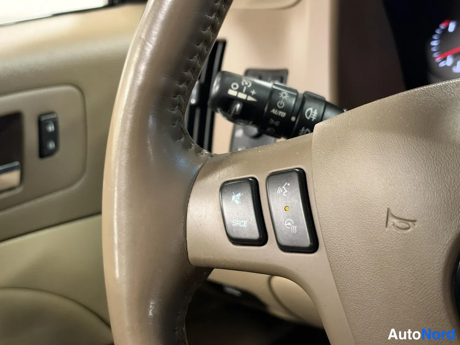 Black Cadillac STS 2005, detail, photo 15