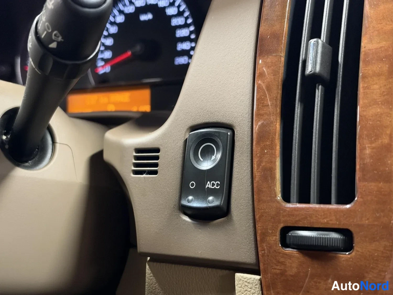 Black Cadillac STS 2005, detail, photo 16
