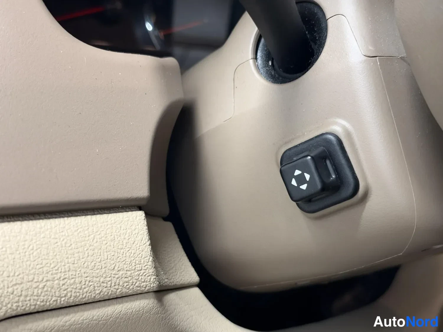 Black Cadillac STS 2005, detail, photo 18