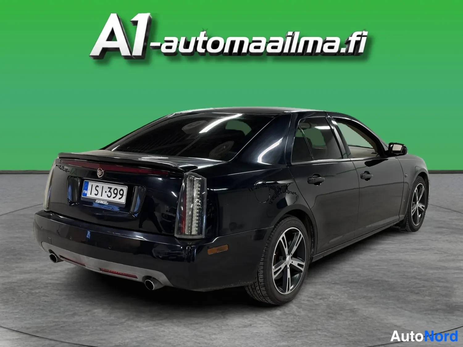 Black Cadillac STS 2005, rear three-quarter, photo 4