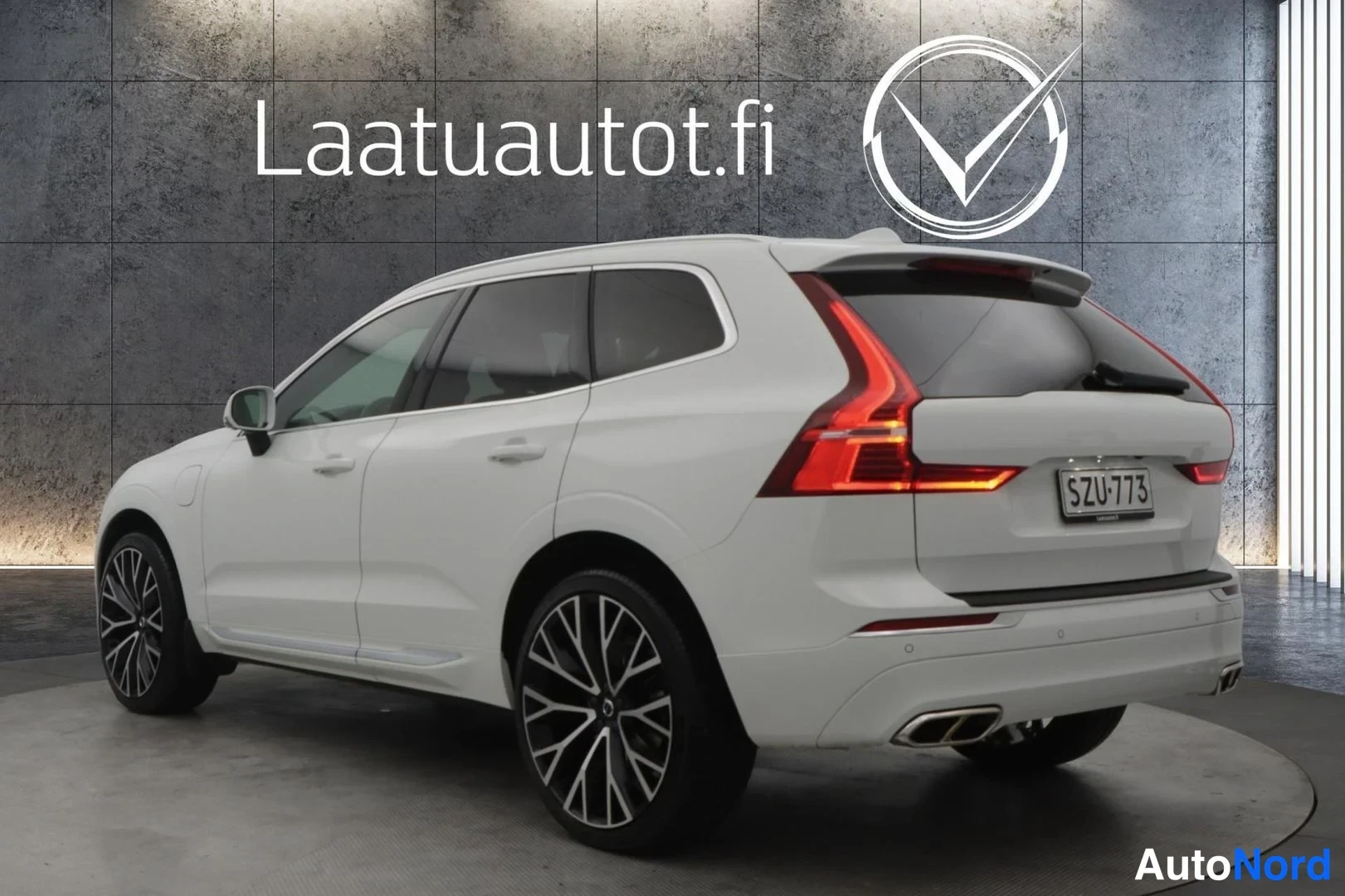 Valkoinen Volvo XC60 2020, takaviisto, kuva 5