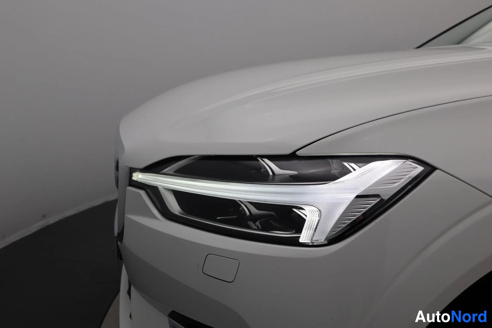 Valkoinen Volvo XC60 2020, yksityiskohta, kuva 22
