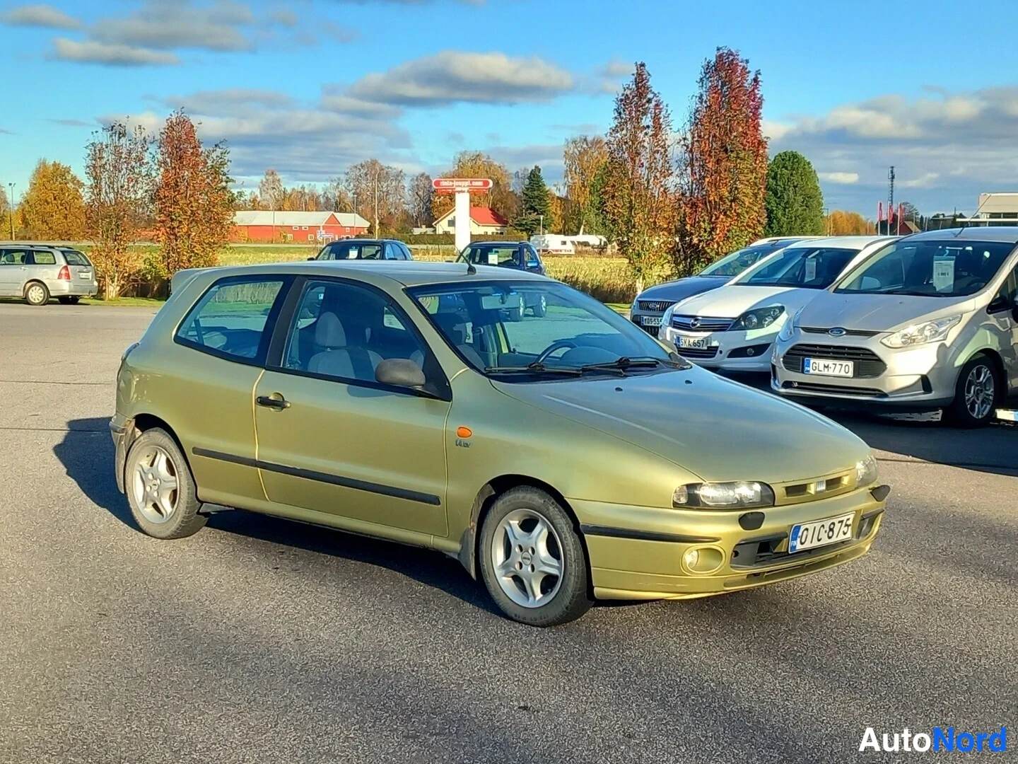 Vihreä Fiat Bravo 1998, etuviisto, keula oikealle, kuva 6