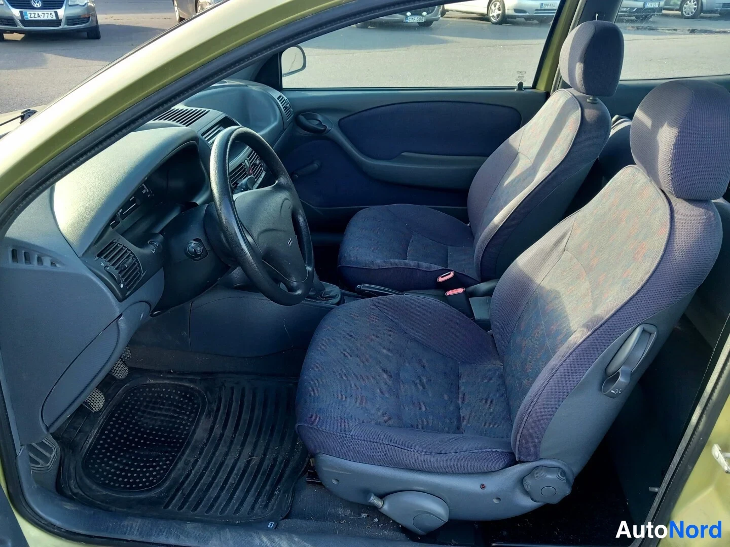 Vihreä Fiat Bravo 1998, etuistuimet, kuva 15