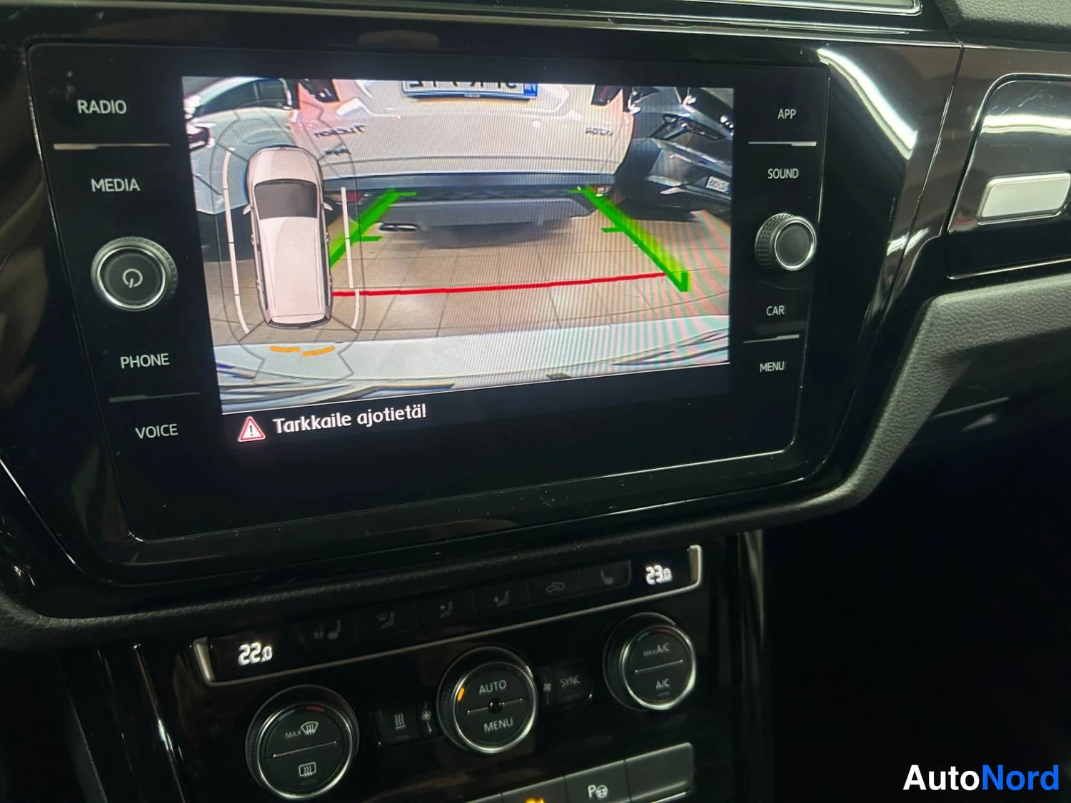 Valkoinen Volkswagen Touran 2019, kuva 20