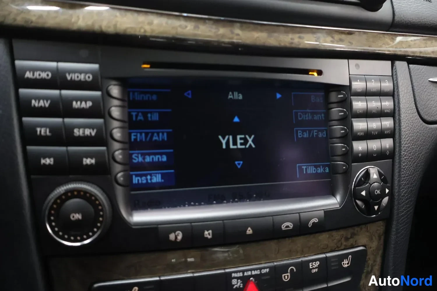 Musta Mercedes-Benz E 220 CDI 2006, yksityiskohta, kuva 20