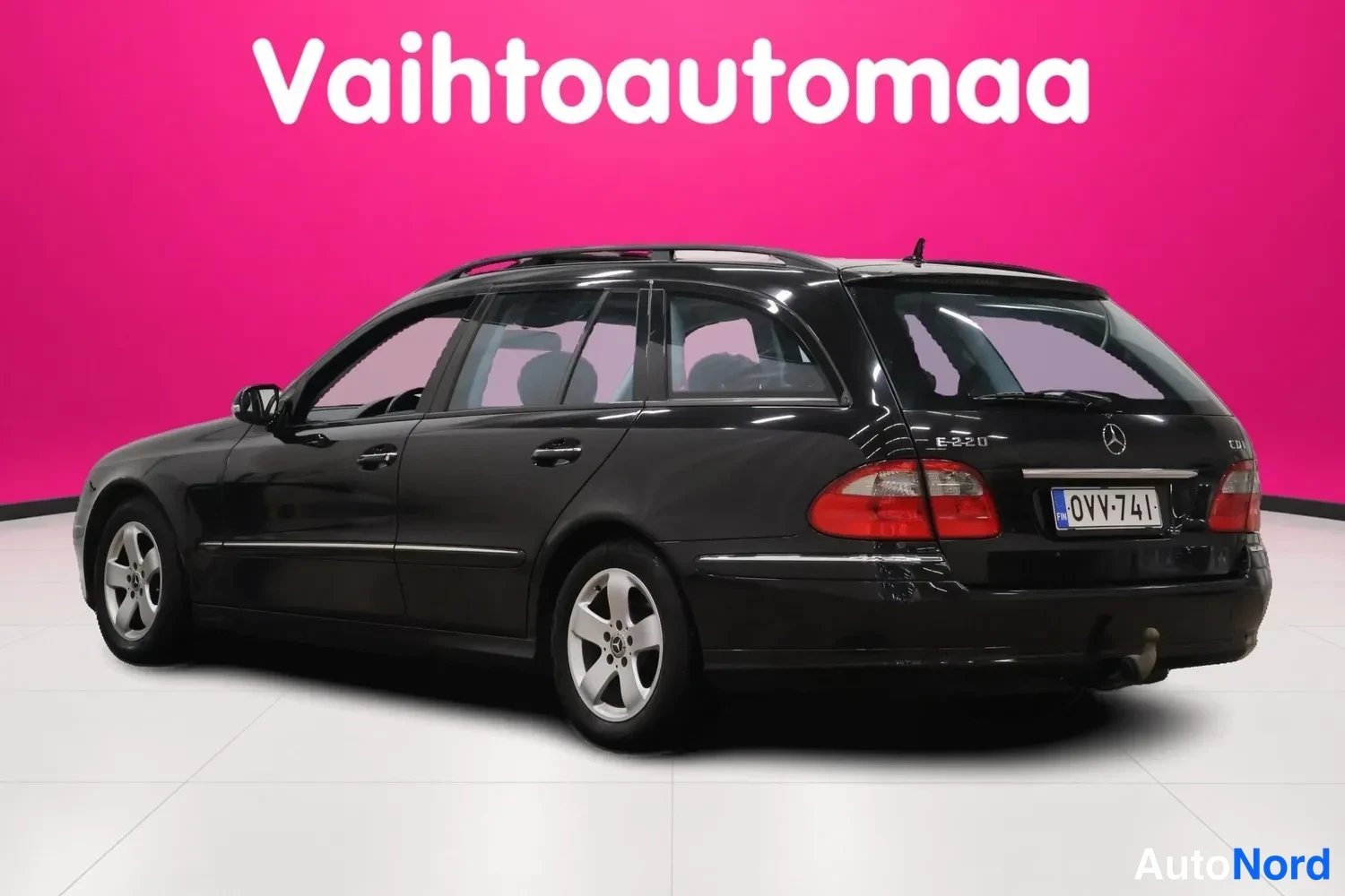 Musta Mercedes-Benz E 220 CDI 2006, takaviisto, kuva 5
