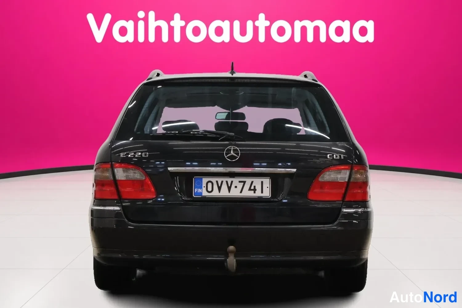 Musta Mercedes-Benz E 220 CDI 2006, takaa, kuva 6