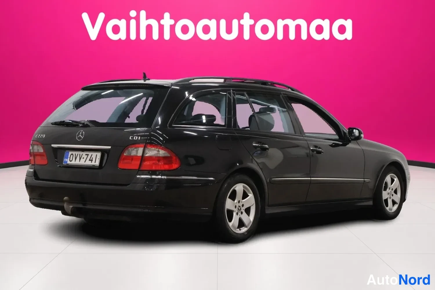 Musta Mercedes-Benz E 220 CDI 2006, takaviisto, kuva 4