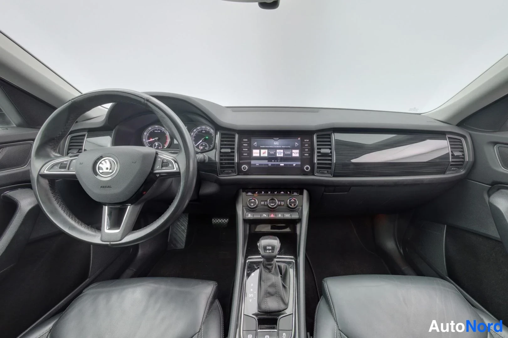 Harmaa Skoda Kodiaq 2017, ohjaamo, kuva 8
