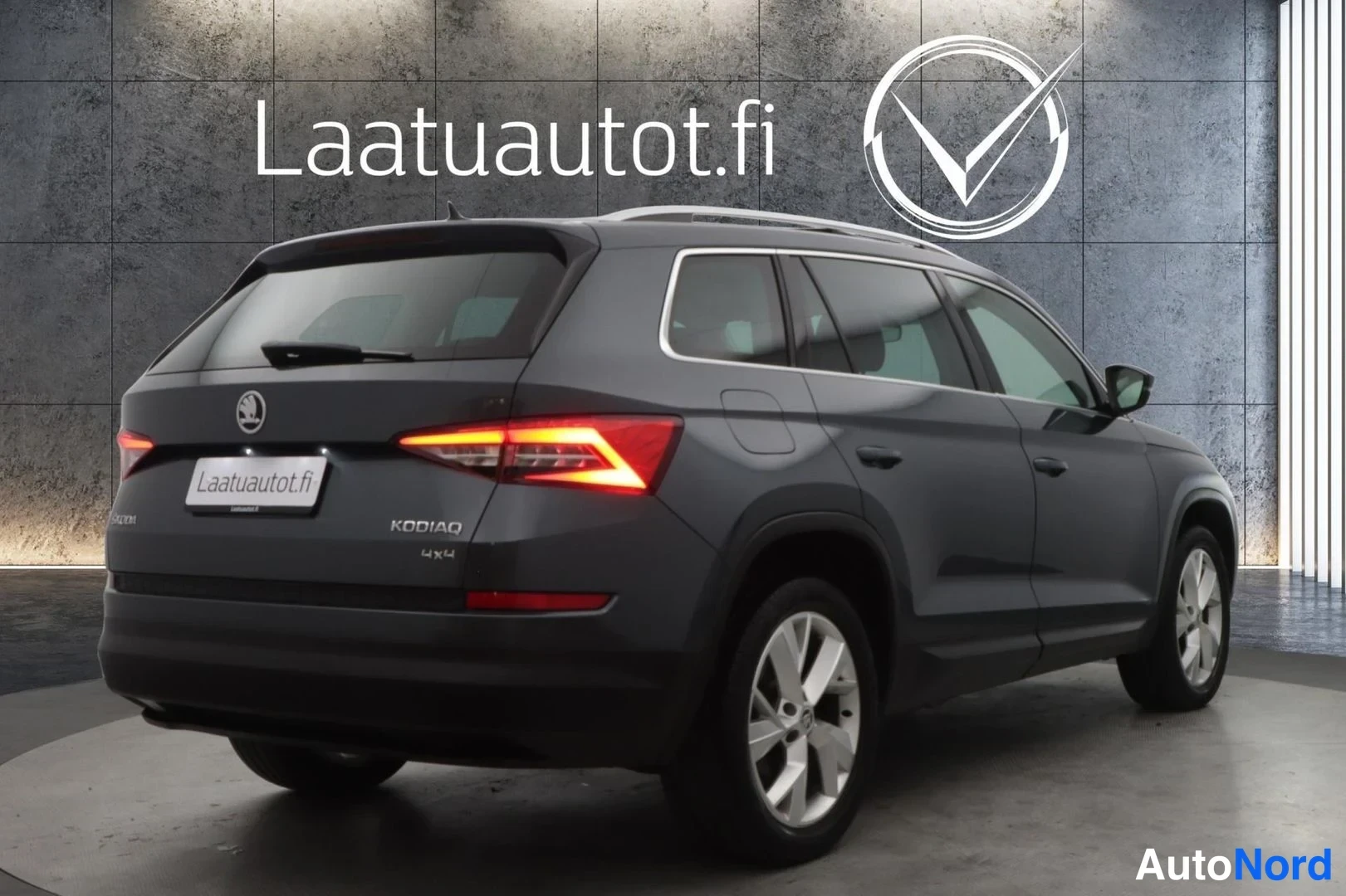 Harmaa Skoda Kodiaq 2017, takaviisto, kuva 6