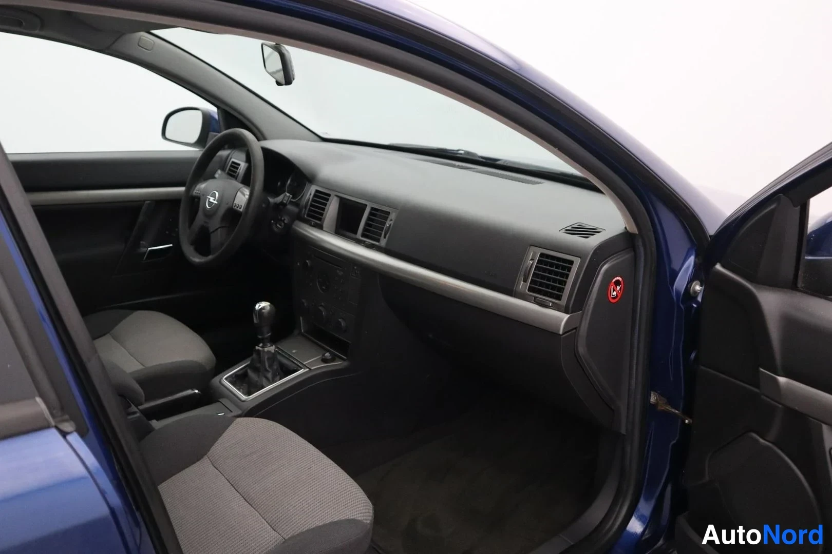 Sininen Opel Vectra 2003, ohjaamo, kuva 11