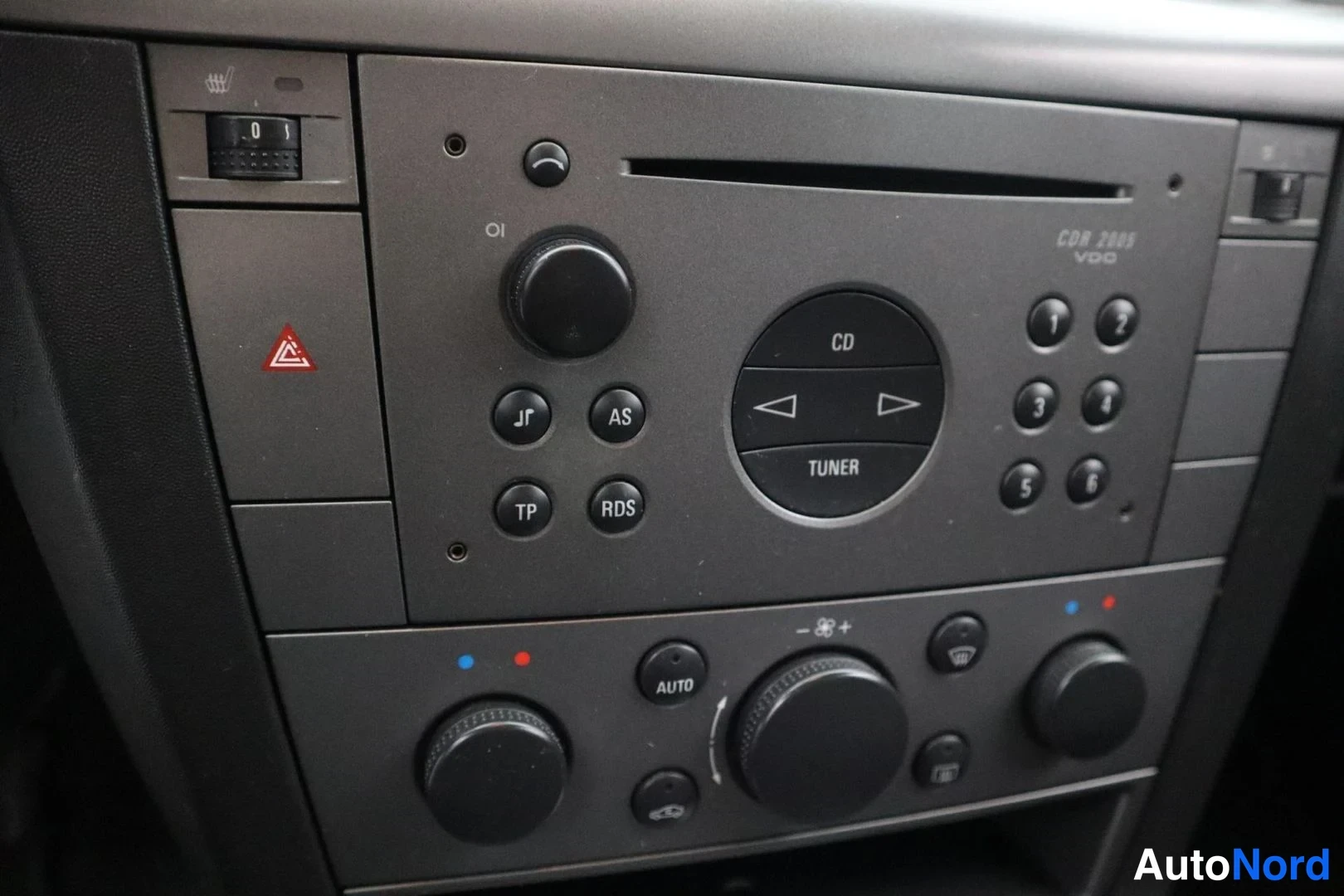 Sininen Opel Vectra 2003, yksityiskohta, kuva 25