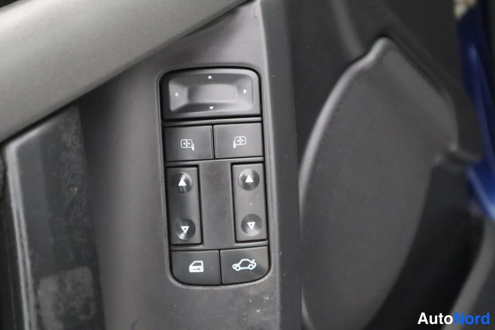Sininen Opel Vectra 2003, yksityiskohta, kuva 20