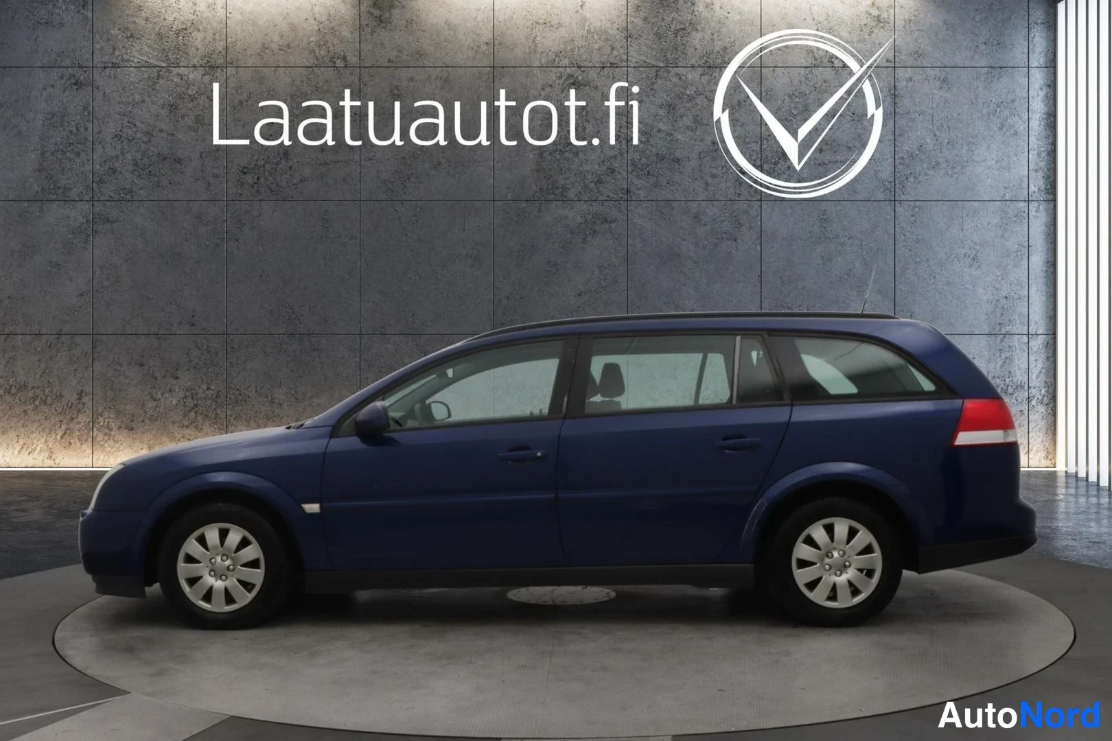 Sininen Opel Vectra 2003, etuviisto, keula vasemmalle, kuva 2