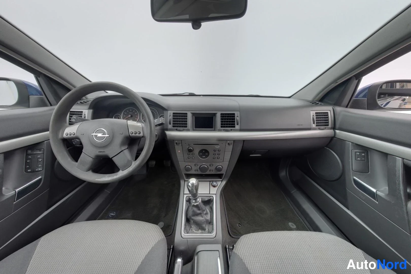 Sininen Opel Vectra 2003, ohjaamo, kuva 7