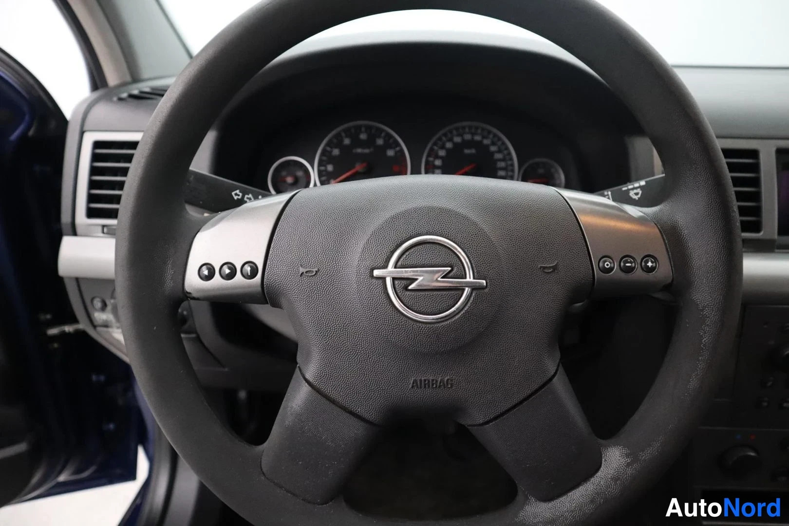 Sininen Opel Vectra 2003, yksityiskohta, kuva 17