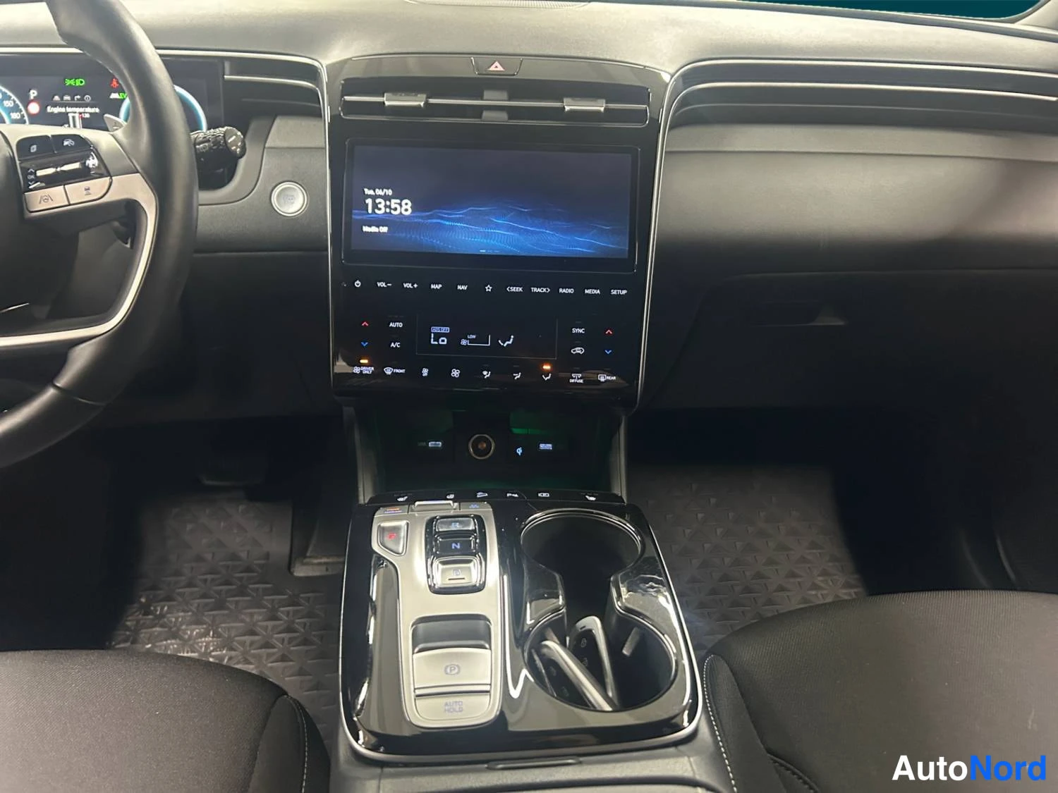 Valkoinen Hyundai Tucson 2024, yksityiskohta, kuva 13
