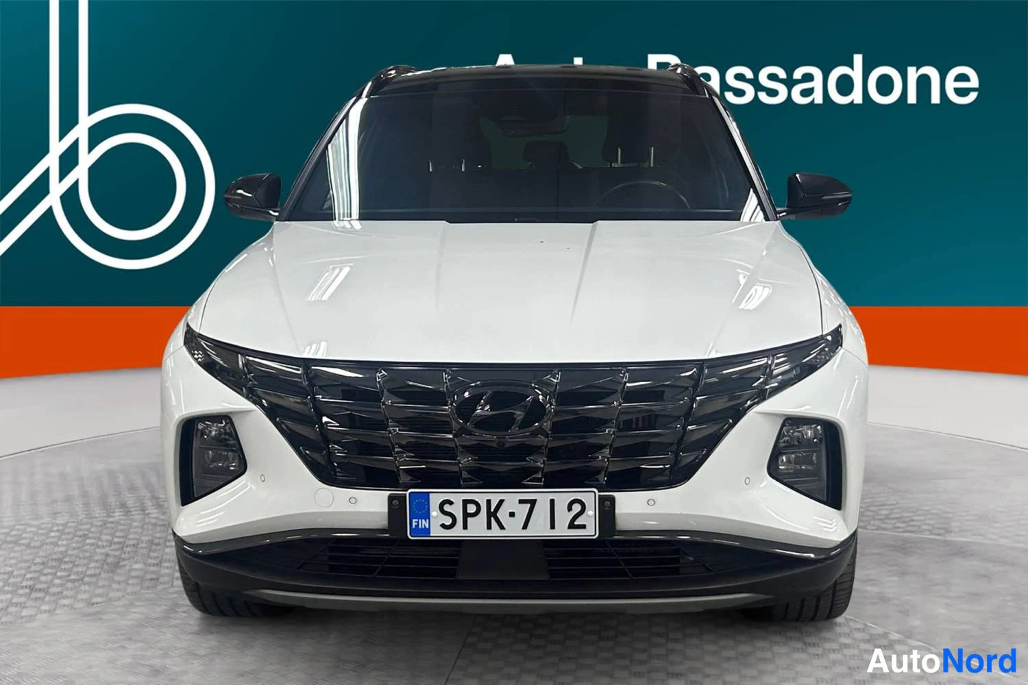 Valkoinen Hyundai Tucson 2024, edestä, kuva 3