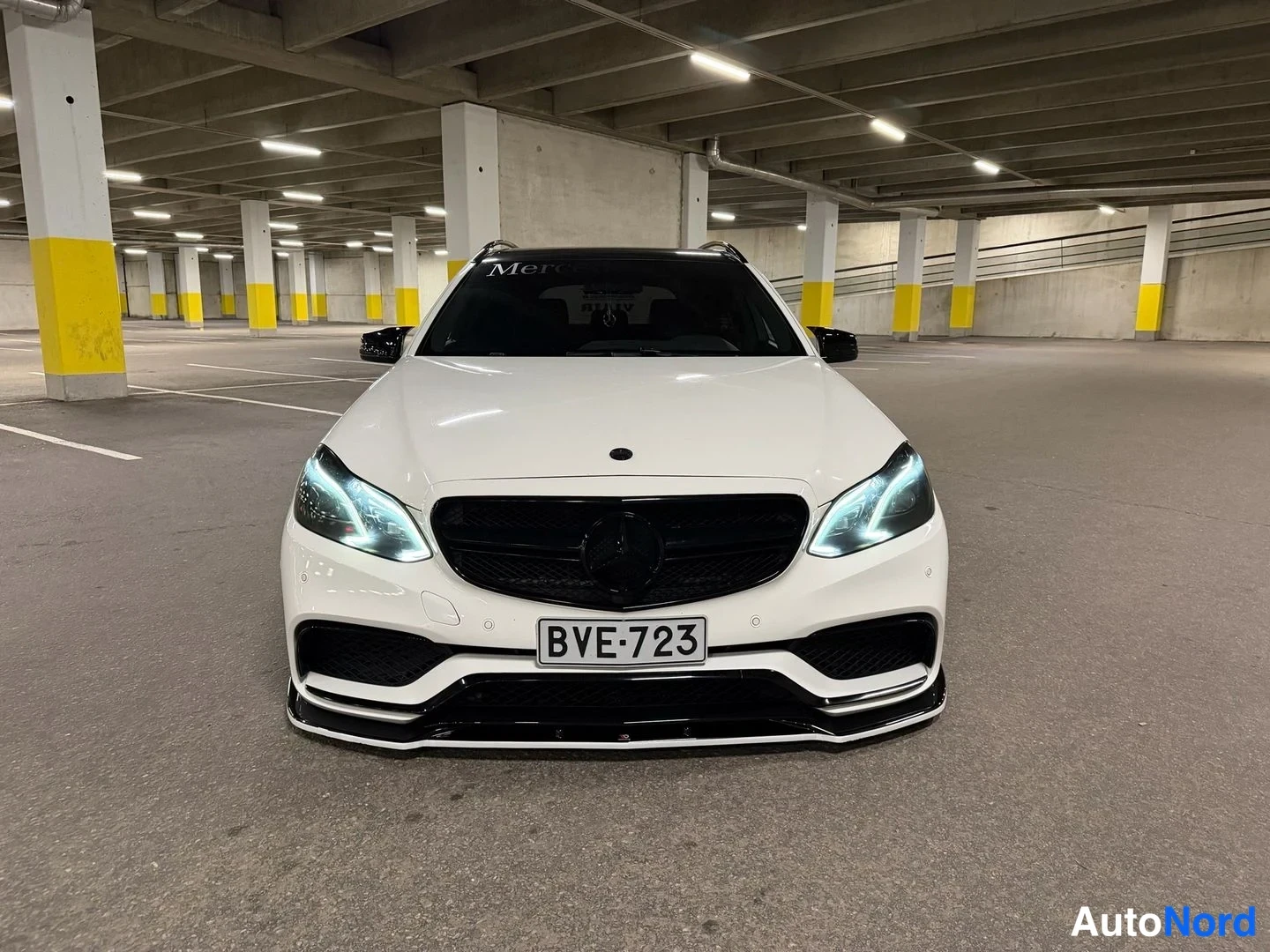 Valkoinen Mercedes-Benz E 200 CDI 2014, edestä, kuva 5